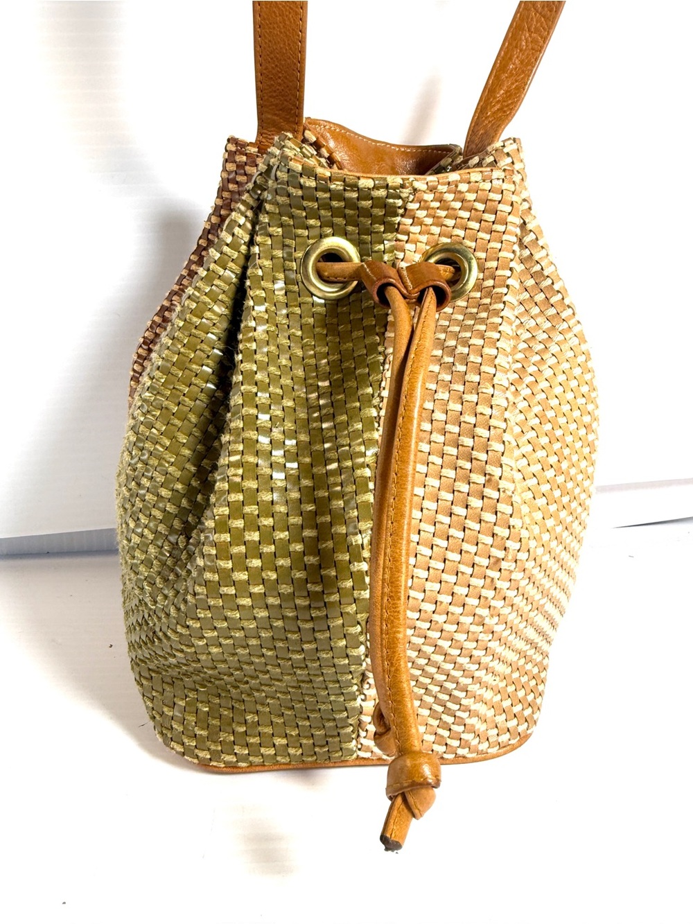 Max Woven Drawstring Bucket Bag - Tan & Olive